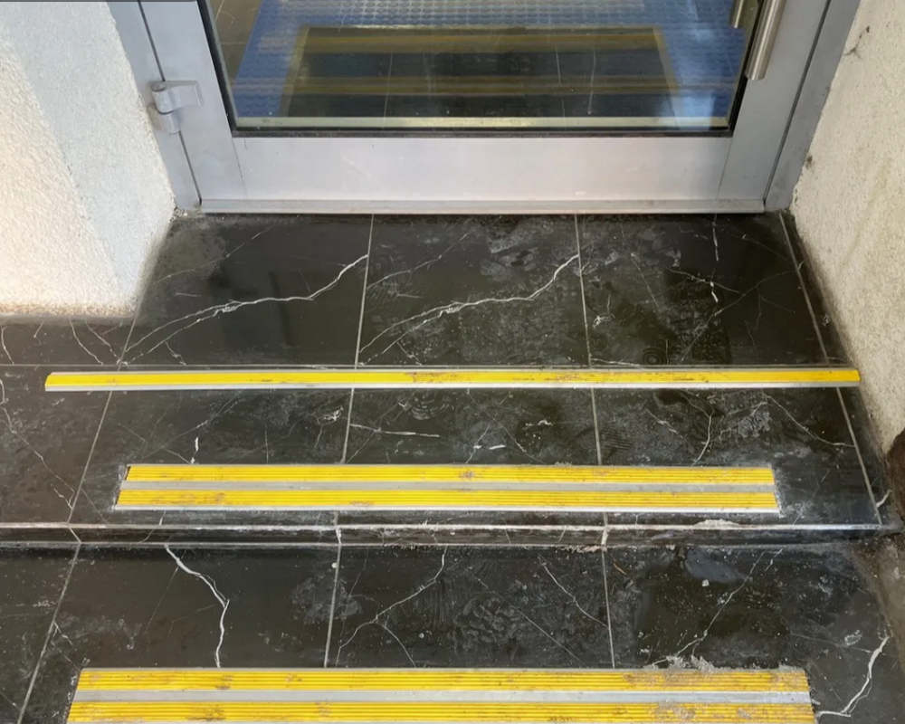 Порог одноуровневый ПС 08-1.2700.201лч Серебро