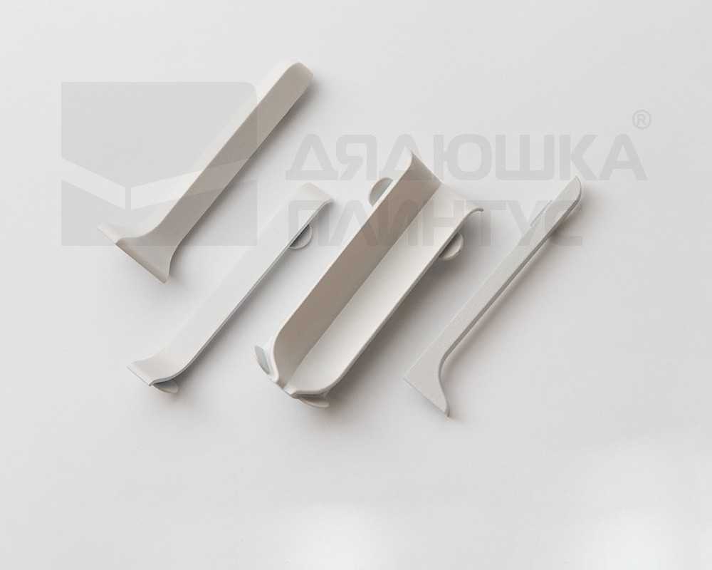 Заглушка для ПЛ-60 (лев) белый муар.