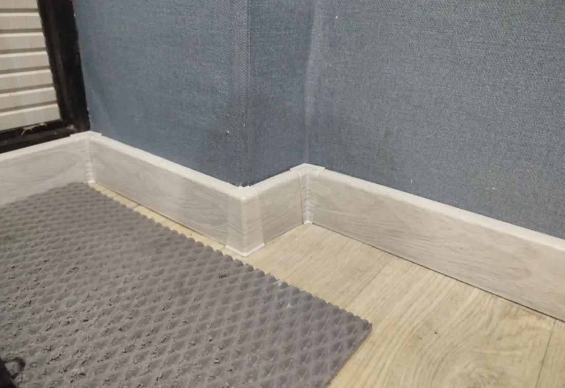 Плинтус ПВХ Salag Lima 72мм 2,5м. Джилонг