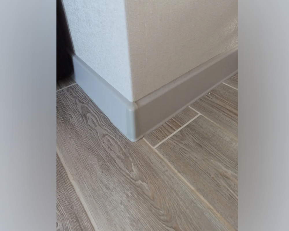 Плинтус ПВХ MAGIC STIСK 77мм 2,2 м MS03 Сканди