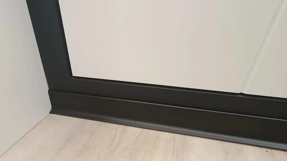 Плинтус алюминиевый Волшебная палочка 60 мм 3,0 м Чёрный матовый