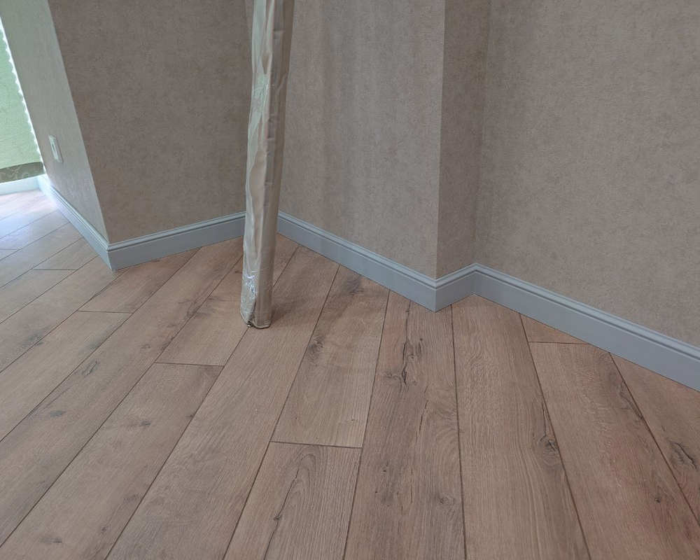 Плинтус из полистирола высокой плотности NMC Wallstyl FO2 Белый