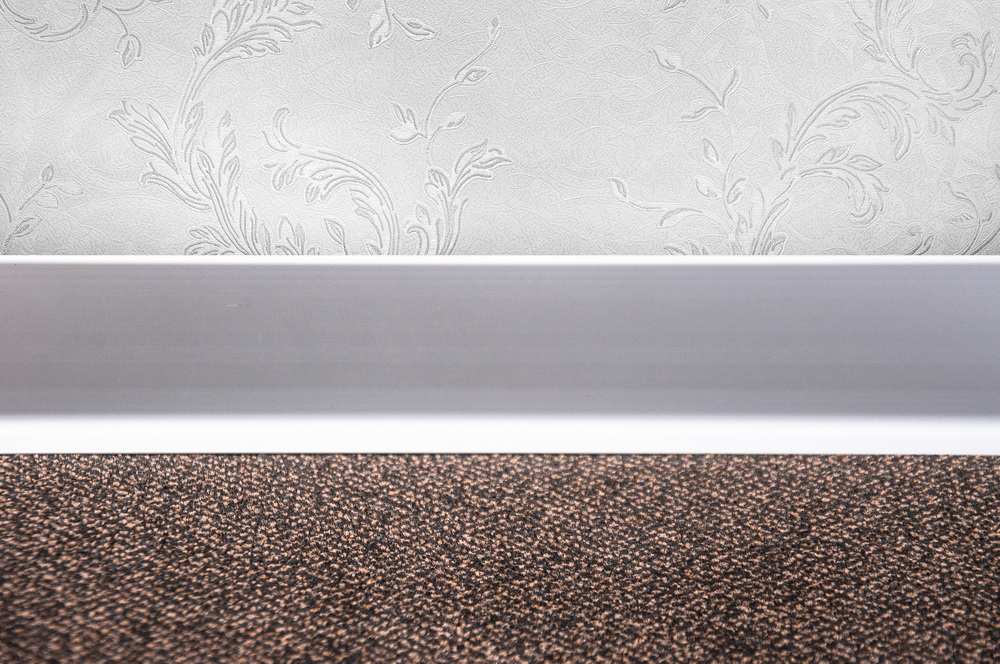 Алюминиевый плинтус AKBD40-MS 2,5м Серебро матовое