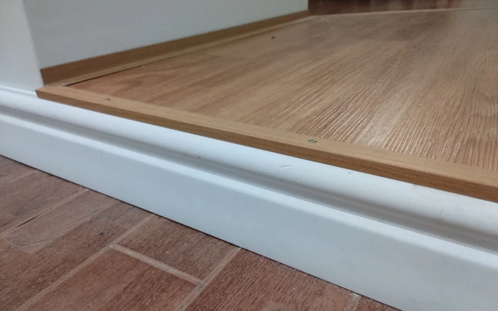 Порог угловой ПУ 01.2700.059 0,9 м Бетон скай