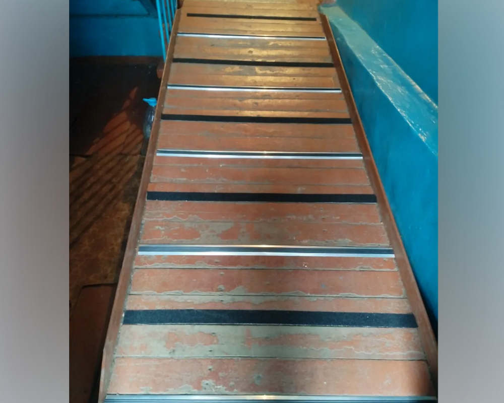 Порог одноуровневый ПС 08-1.900.01лч Серебро