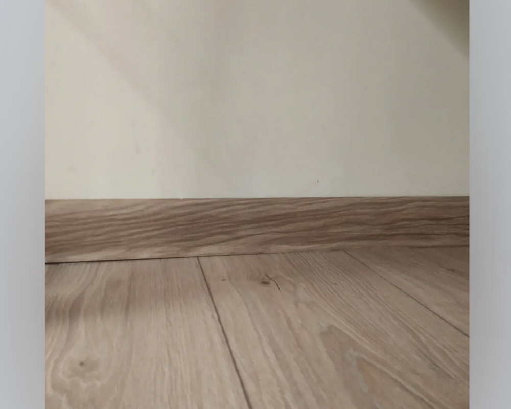 Плинтус ПВХ Идеал Классик 70мм 2,2м 208 Дуб мокко