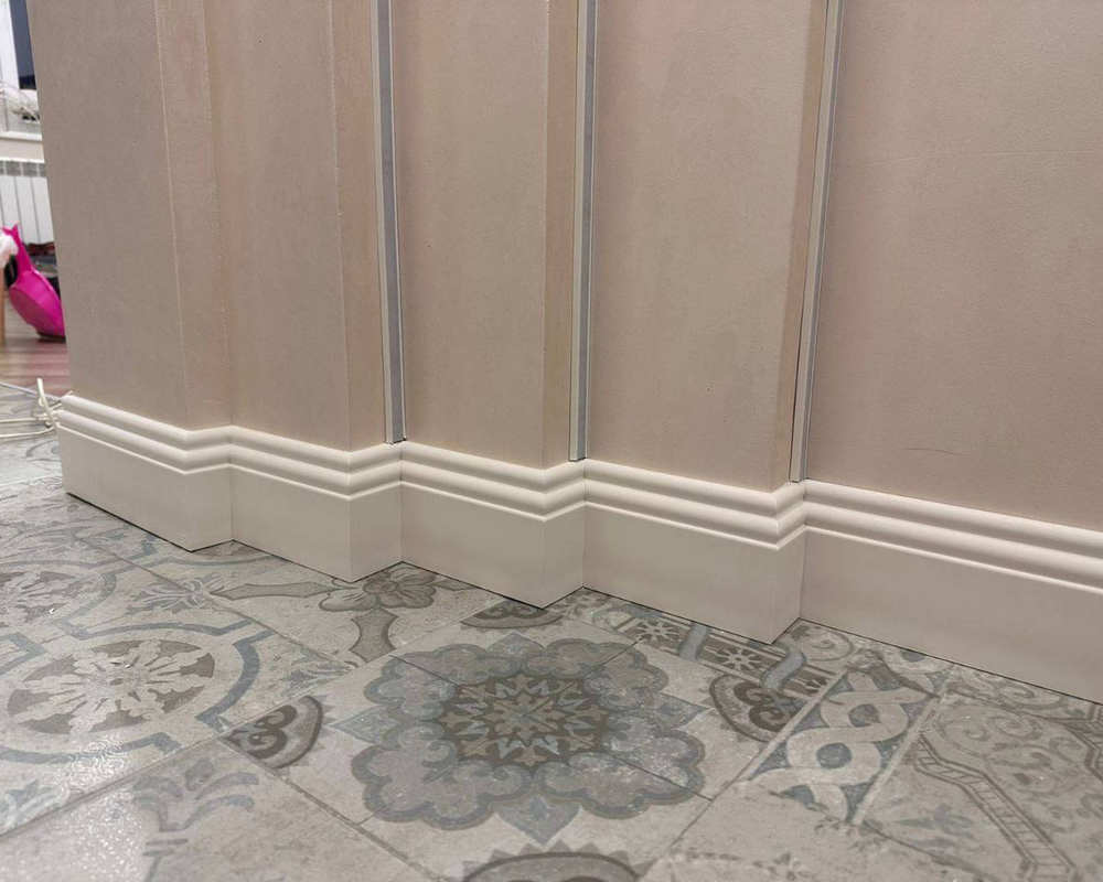 Плинтус из полистирола высокой плотности NMC Wallstyl FO2 Белый