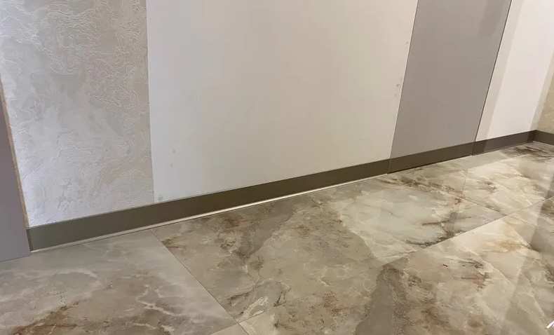 Плинтус алюминиевый Пл 100.2500.042лк Шампань