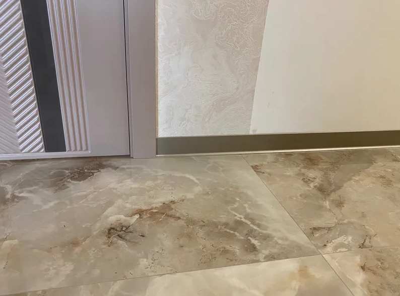 Плинтус алюминиевый Пл 80.2500.042лк Шампань