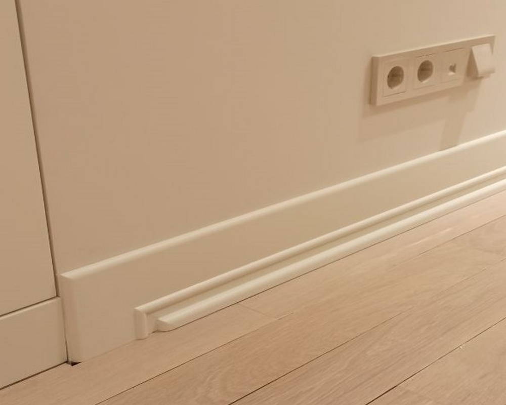 Плинтус из полистирола высокой плотности NMC Wallstyl FD21 Белый