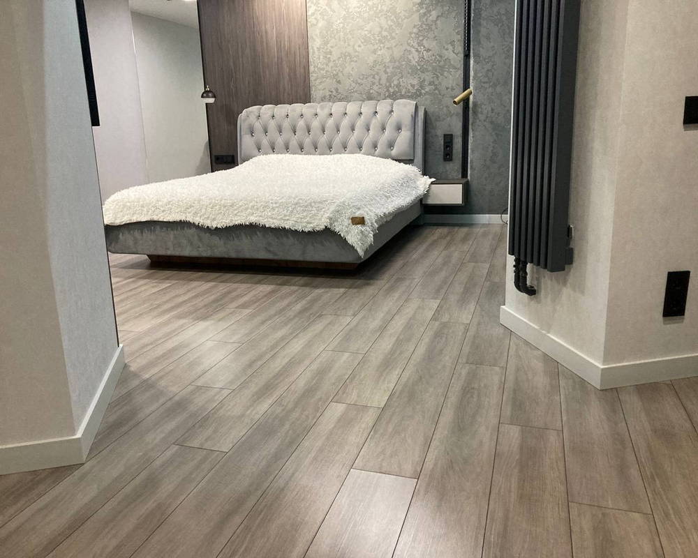 Плинтус из полистирола высокой плотности Волшебная Палочка. Окрашенная. 80мм 2м. NCS 1002-Y